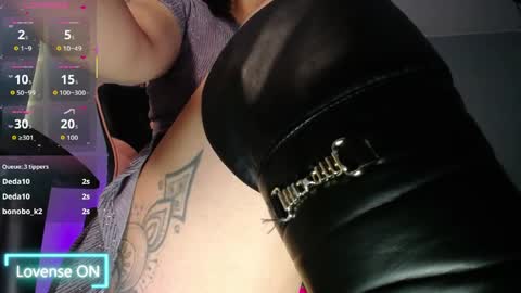 SantaLove  online show from April 25, 12:02 am
