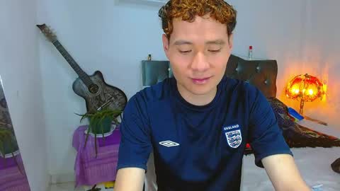 santi online show from April 18, 4:03 am