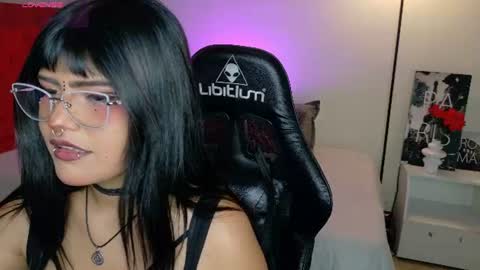 _selene_moon_ online show from August 6, 9:24 pm