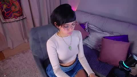 Laura online show from March 10, 11:51 pm