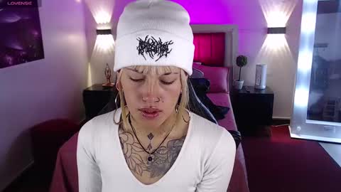 _sharlotte777 online show from March 11, 1:01 pm