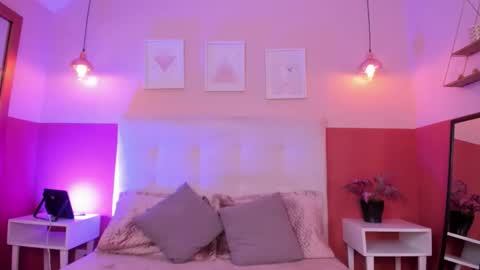 Sophie  online show from March 26, 10:15 pm