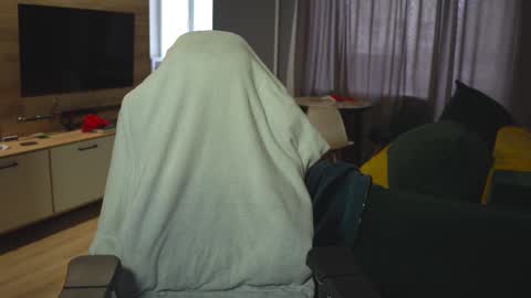 OLIVERpvt is open online show from March 4, 12:01 pm