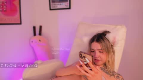 _tammarra_ online show from April 24, 9:06 pm