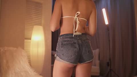 Annie online show from December 4, 3:17 am