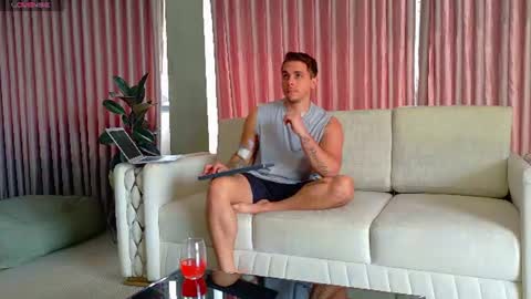 _thewalkers online show from August 3, 6:14 pm