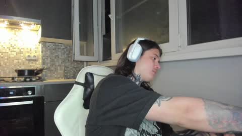 _torfin_ online show from December 13, 1:37 am