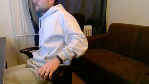 _whoisthatguy_ online show from November 25, 4:50 pm