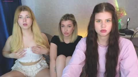 Fiona and Wayne online show from April 24, 3:03 pm