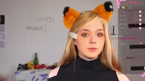 LITTLE FOX online show from November 6, 1:03 pm