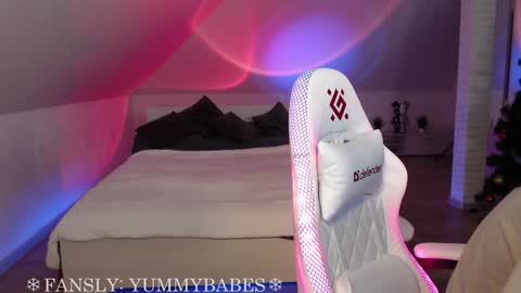 Snapshot of _yummybabes_ chatting on January 29, 5:45 pm Nicole Thomas Dave online show from January 29, 5:45 pm