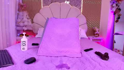 Aisha online show from November 28, 1:18 pm