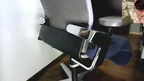 Aaron online show from March 5, 5:50 pm