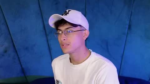 Aaron Ezequiel online show from September 28, 9:13 pm