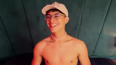 Aaron Ezequiel online show from November 21, 9:46 pm