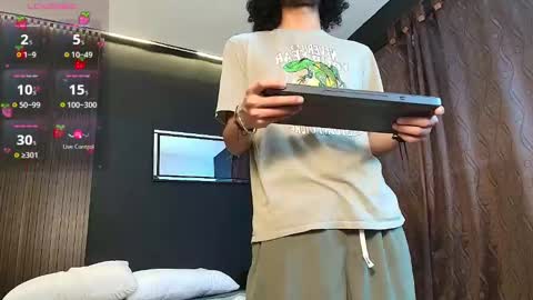 Snapshot of aaron_jassell1 chatting on March 5, 12:38 am Aaron and Jassell online show from March 5, 12:38 am