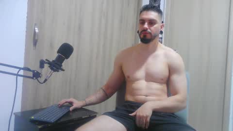 Aaron kwok online show from November 23, 3:04 am