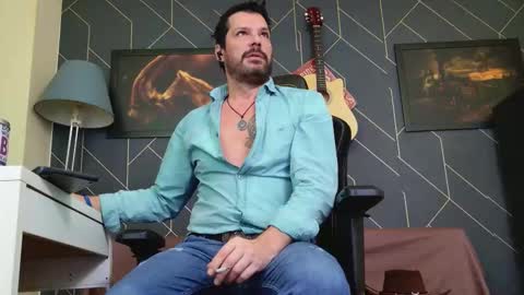 Aaron online show from December 3, 8:04 am