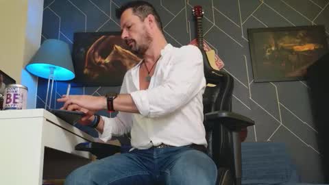 Aaron online show from October 24, 6:41 pm