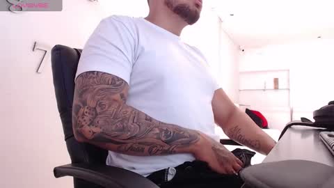 ig aaron hunter123 online show from February 24, 3:20 pm