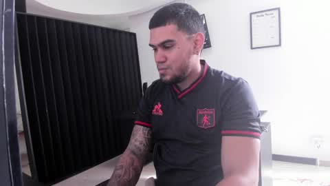 ig aaron hunter123 online show from April 7, 1:46 pm