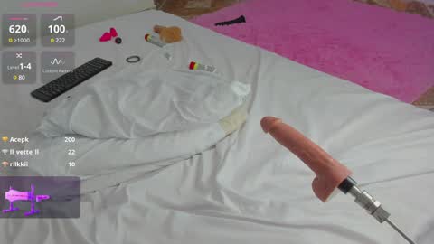 Snapshot of abby_anderson_ chatting on February 1, 10:44 pm   .   .   online show from February 1, 10:44 pm