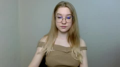 Abby Lovense is active online show from April 22, 11:17 am