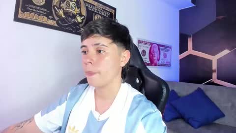 Snapshot of abbysmiitth_ chatting on October 10, 7:19 pm Abby Smith online show from October 10, 7:19 pm