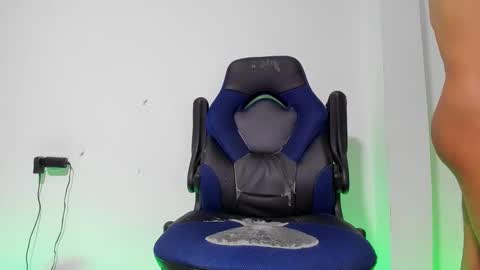 Independence model AbelAsburgo online show from February 17, 1:04 am