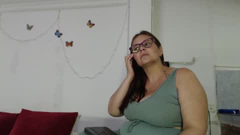 Snapshot of abigail_jhonss chatting on January 30, 5:52 am abigail_jhonss online show from January 30, 5:52 am
