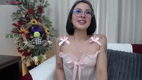 Snapshot of abril_millon chatting on October 17, 3:05 pm Abril MiLlon online show from October 17, 3:05 pm