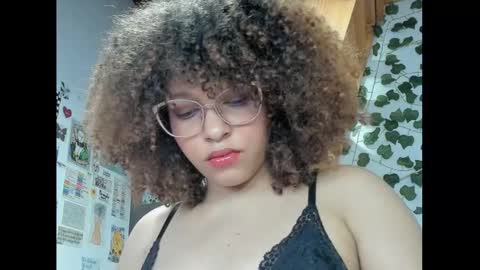 Snapshot of ada_gales_ chatting on February 23, 1:24 am  Isa  online show from February 23, 1:24 am