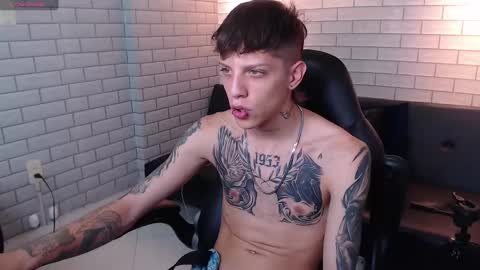 Snapshot of adam_hard_ chatting on January 7, 11:14 pm Adam online show from January 7, 11:14 pm