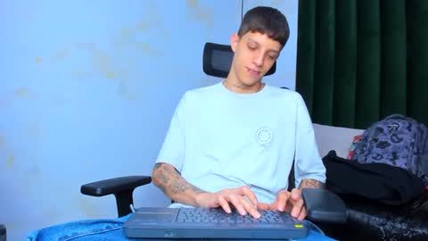 Snapshot of adam_hard_ chatting on February 26, 8:25 pm Adam online show from February 26, 8:25 pm