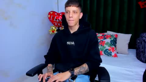 Snapshot of adam_hard_ chatting on February 12, 8:18 pm Adam online show from February 12, 8:18 pm