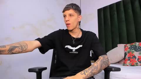 Snapshot of adam_hard_ chatting on September 18, 8:35 pm Adam online show from September 18, 8:35 pm