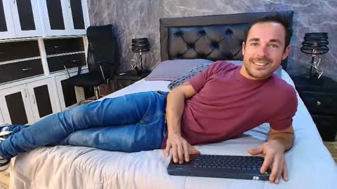 Im Adams Sanz online show from April 23, 5:25 pm