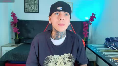 AdamsWalkerr  online show from February 26, 12:41 pm