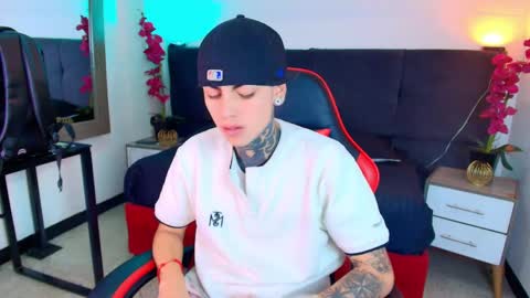 AdamsWalkerr  online show from April 21, 1:18 pm