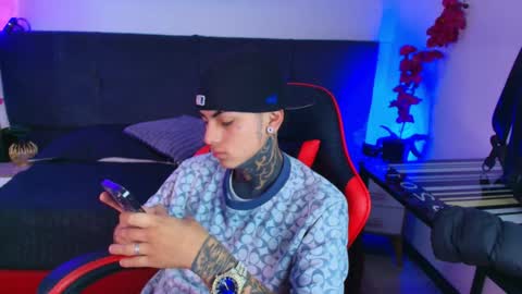 AdamsWalkerr  online show from May 4, 1:17 pm