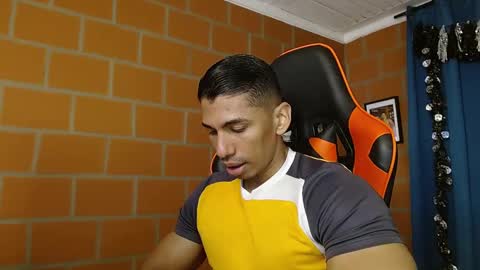 Snapshot of adan_sin1 chatting on January 28, 3:25 pm Adan Sin online show from January 28, 3:25 pm