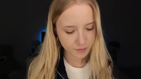 Adele online show from April 19, 8:44 pm