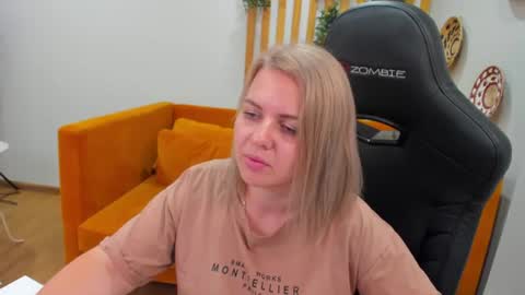 AdeleRavelle online show from June 25, 6:07 am