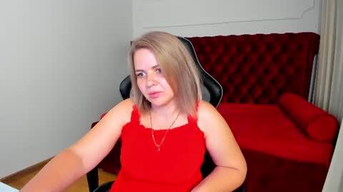 AdeleRavelle online show from June 24, 9:38 am