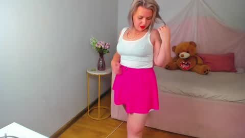 AdeleRavelle online show from July 7, 6:47 am