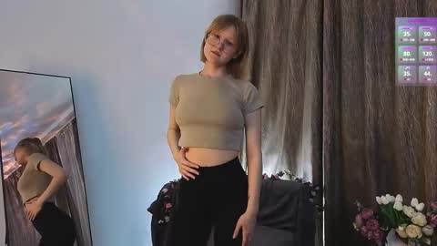 Snapshot of adelin_frosty chatting on October 17, 2:54 pm Adelin online show from October 17, 2:54 pm