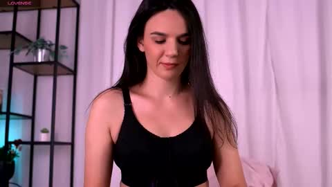 Adelle online show from December 19, 7:04 am