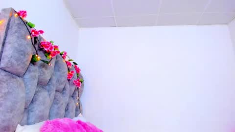 Snapshot of adhara__evanss chatting on February 18, 10:14 pm   online show from February 18, 10:14 pm