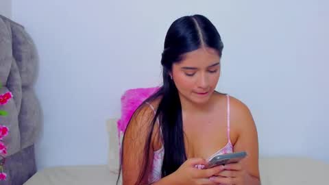 Snapshot of adhara__evanss chatting on January 6, 11:07 am   online show from January 6, 11:07 am
