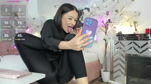 Adona online show from April 8, 6:05 am